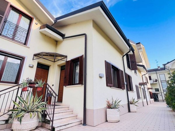 casa indipendente in vendita a San Giuliano Milanese in zona Zivido