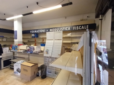 negozio in vendita a San Giuliano Milanese in zona Civesio