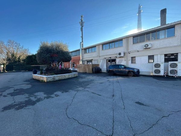 capannone in vendita a San Giuliano Milanese in zona Zivido