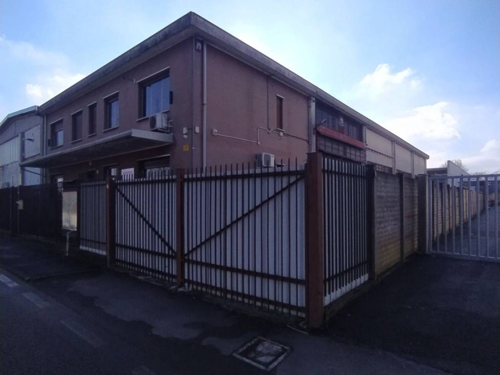 locale commerciale in vendita a San Giuliano Milanese in zona Viboldone