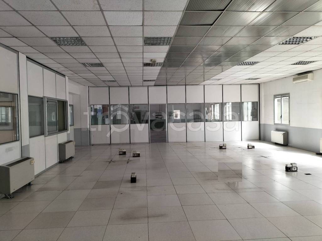 locale commerciale in vendita a San Giuliano Milanese