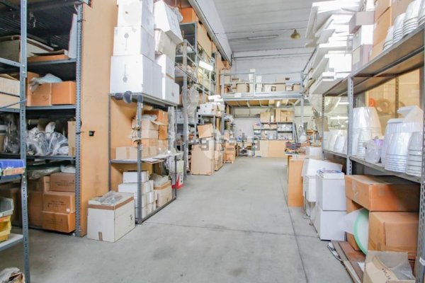 capannone in vendita a San Giuliano Milanese