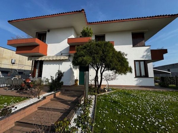 casa indipendente in vendita a San Giuliano Milanese in zona Sesto Ulteriano