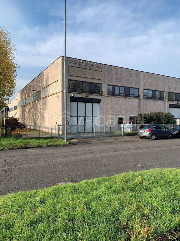 locale commerciale in vendita a San Giuliano Milanese