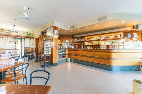locale commerciale in vendita a San Giuliano Milanese in zona Zivido
