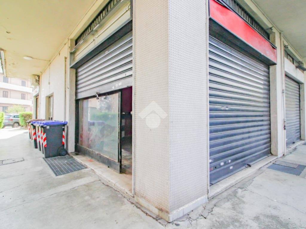 negozio in vendita a San Giuliano Milanese