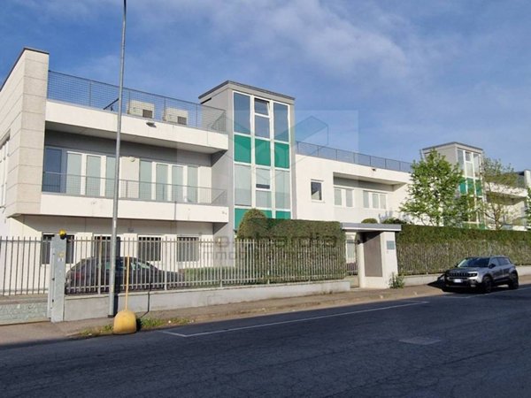 locale commerciale in vendita a San Giuliano Milanese in zona Sesto Ulteriano