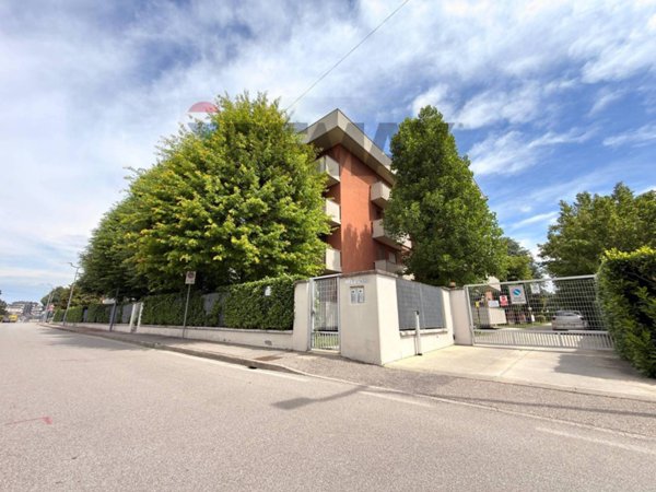 appartamento in vendita a San Giuliano Milanese in zona Sesto Ulteriano
