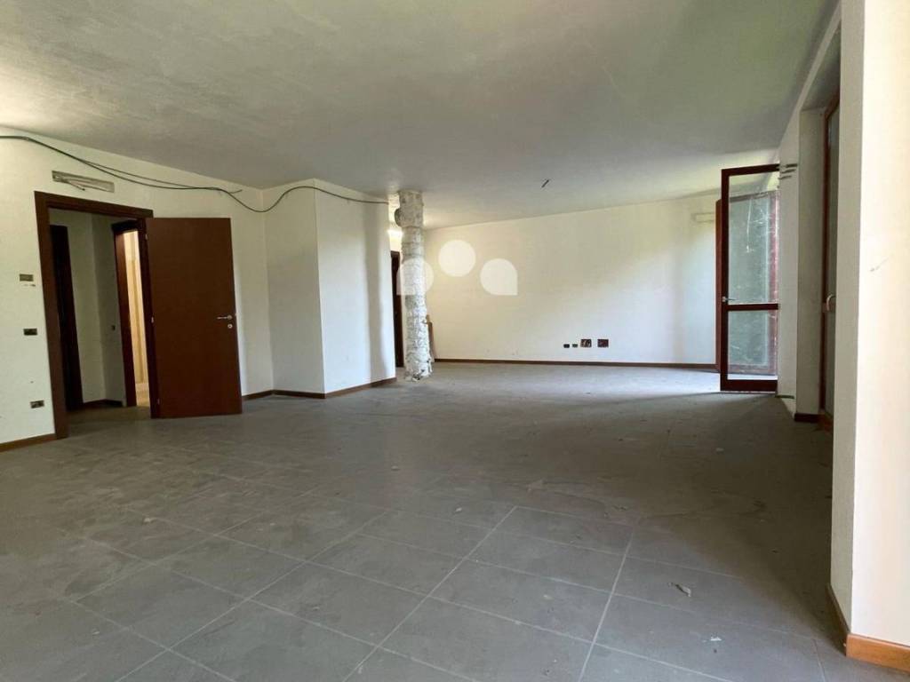 negozio in vendita a San Giuliano Milanese