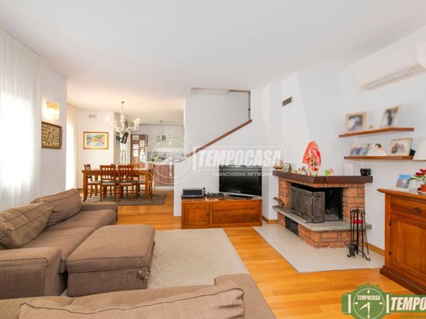 casa indipendente in vendita a San Giuliano Milanese in zona Sesto Ulteriano
