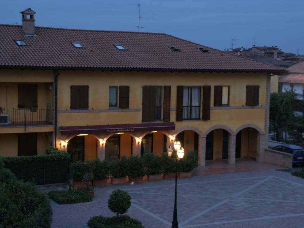 negozio in vendita a San Giuliano Milanese in zona Zivido