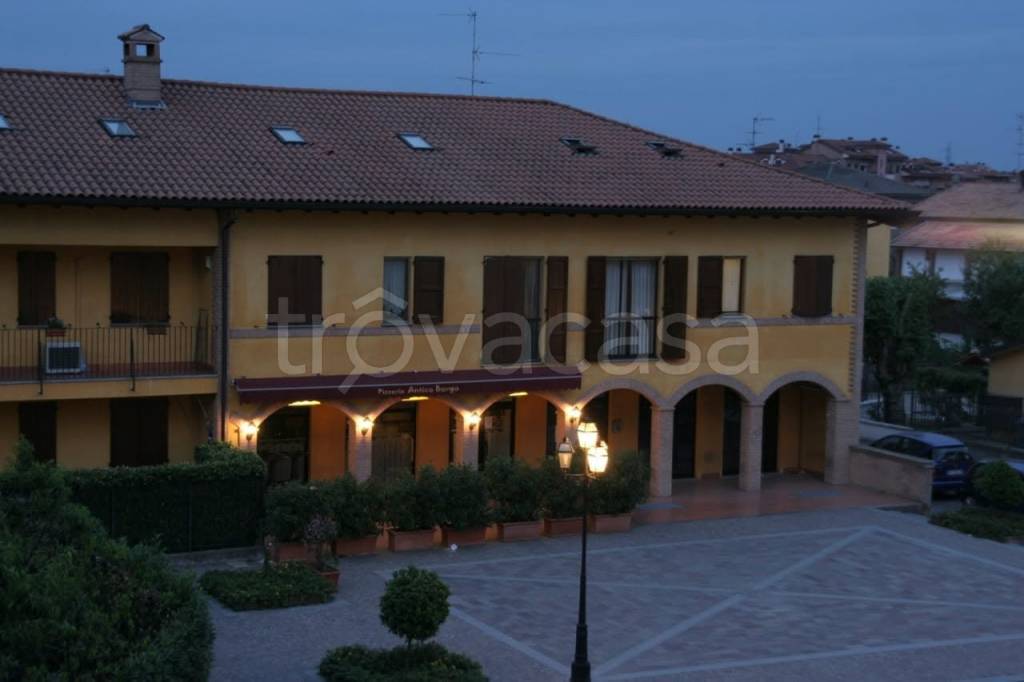 negozio in vendita a San Giuliano Milanese in zona Zivido