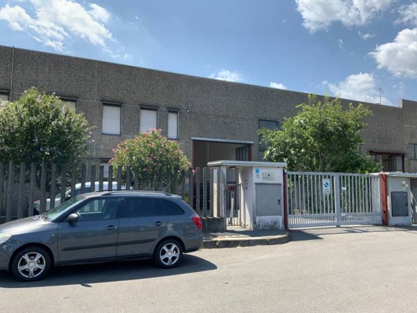locale commerciale in vendita a San Giuliano Milanese