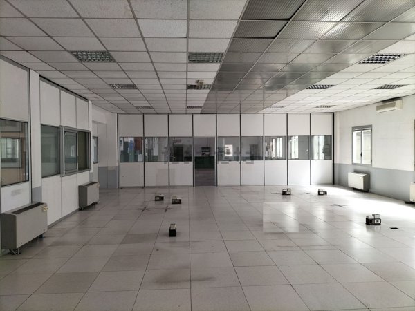 locale commerciale in vendita a San Giuliano Milanese in zona Civesio