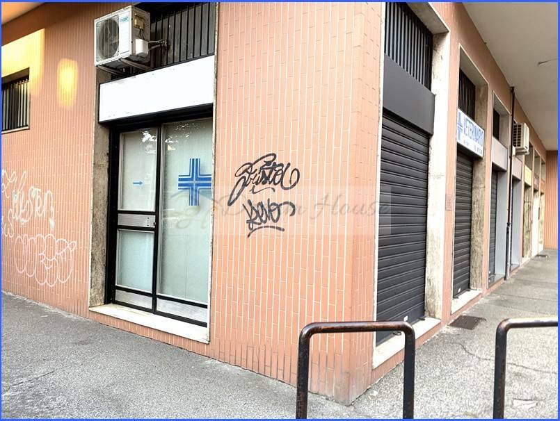locale commerciale in vendita a San Giuliano Milanese
