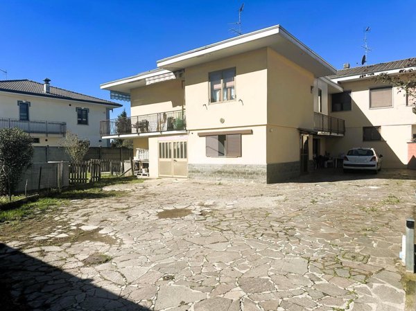 casa indipendente in vendita a Santo Stefano Ticino