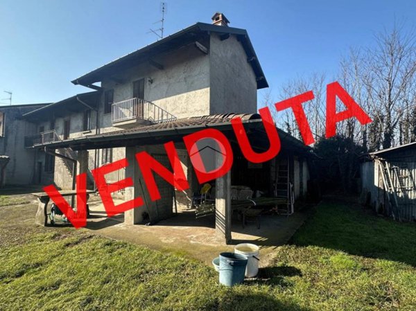 casa indipendente in vendita a Santo Stefano Ticino