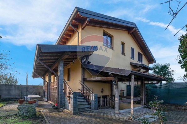 casa indipendente in vendita a Santo Stefano Ticino