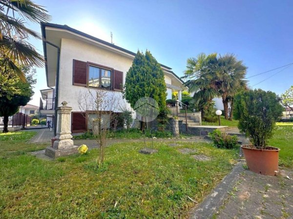 casa indipendente in vendita a Santo Stefano Ticino