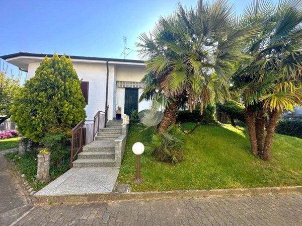 casa indipendente in vendita a Santo Stefano Ticino