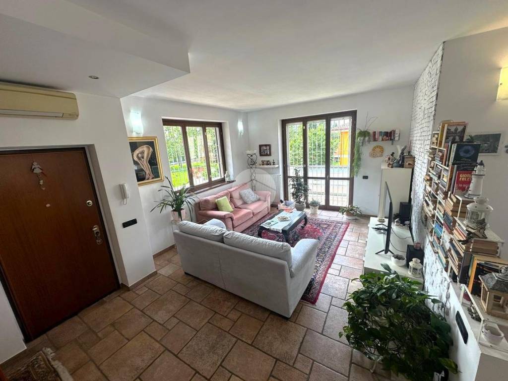 casa indipendente in vendita a Santo Stefano Ticino