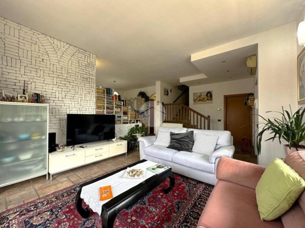 casa indipendente in vendita a Santo Stefano Ticino