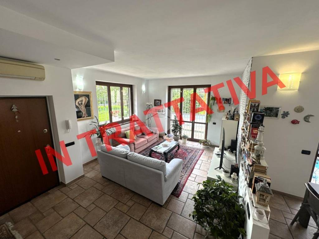 casa indipendente in vendita a Santo Stefano Ticino