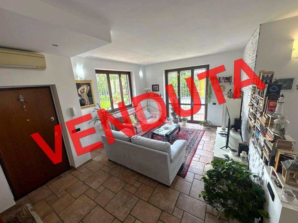 casa indipendente in vendita a Santo Stefano Ticino
