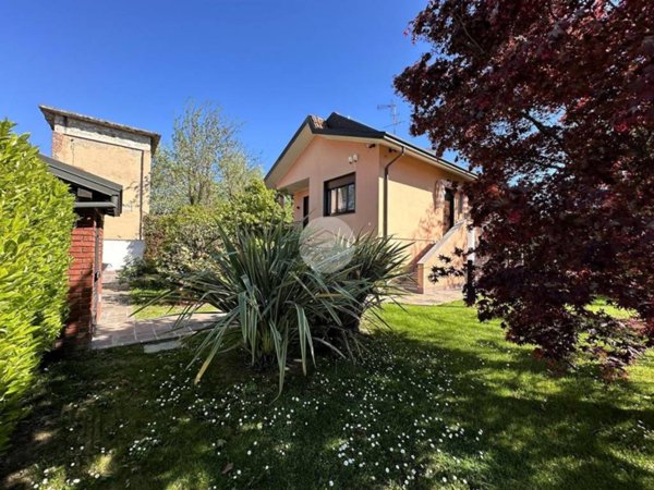 casa indipendente in vendita a Santo Stefano Ticino