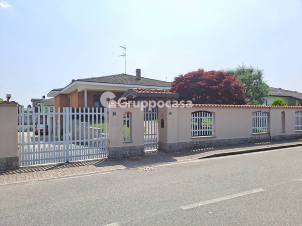 casa indipendente in vendita a Santo Stefano Ticino