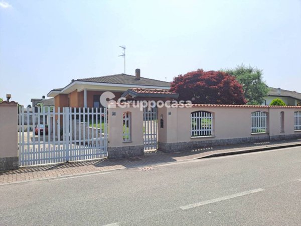 casa indipendente in vendita a Santo Stefano Ticino
