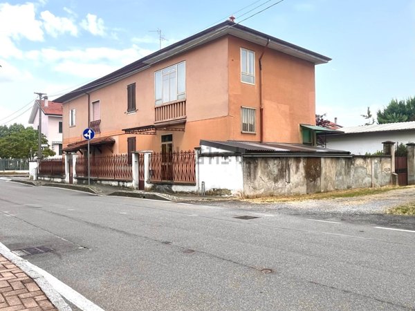 esavano in vendita a Santo Stefano Ticino