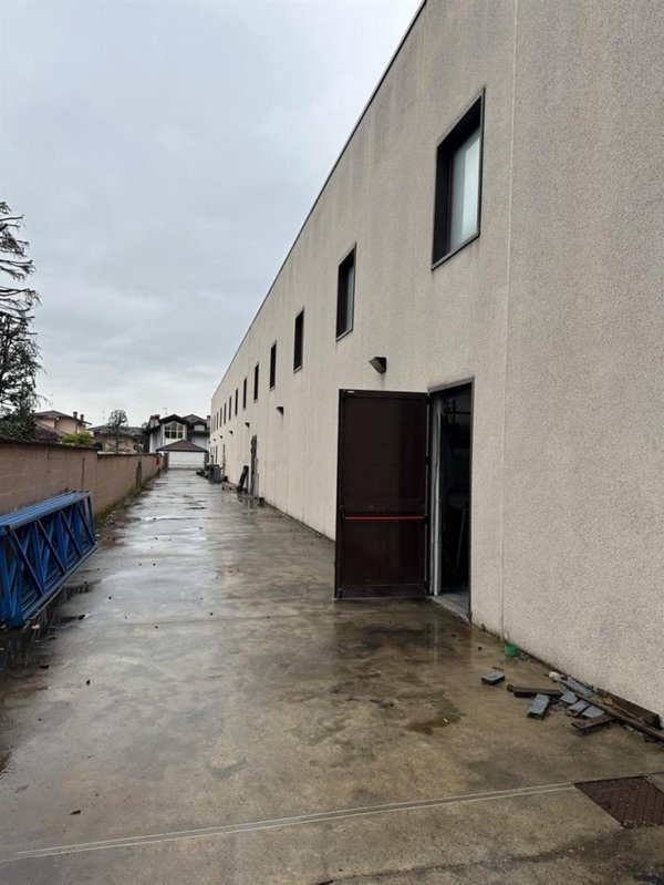 capannone in vendita a Santo Stefano Ticino