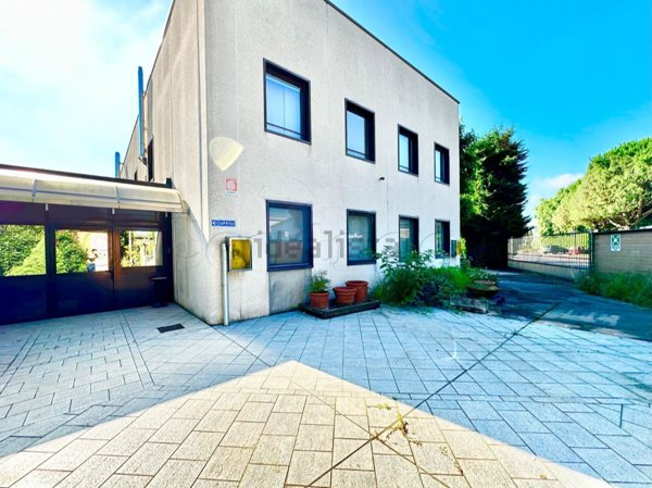 capannone in vendita a Santo Stefano Ticino