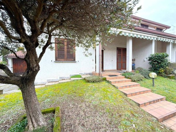 casa indipendente in vendita a Santo Stefano Ticino