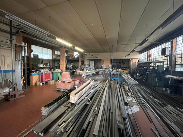 locale commerciale in vendita a Santo Stefano Ticino