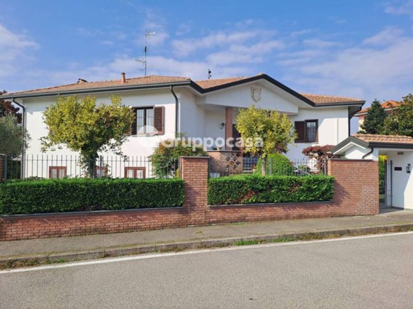 casa indipendente in vendita a Santo Stefano Ticino