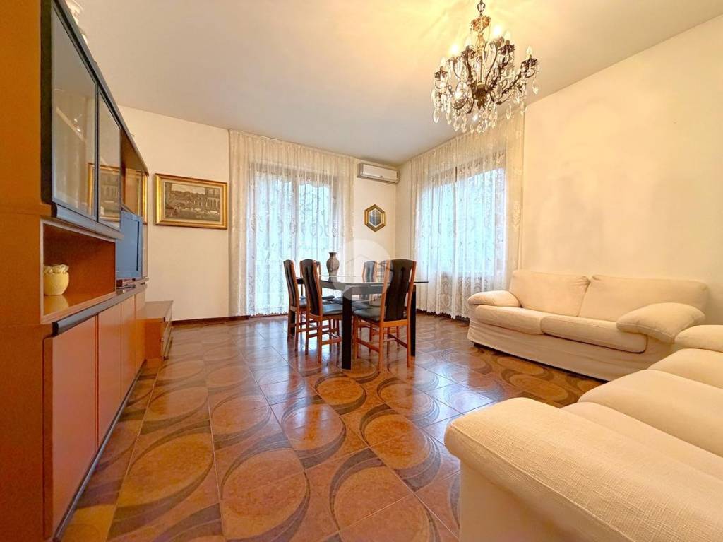 casa indipendente in vendita a Santo Stefano Ticino