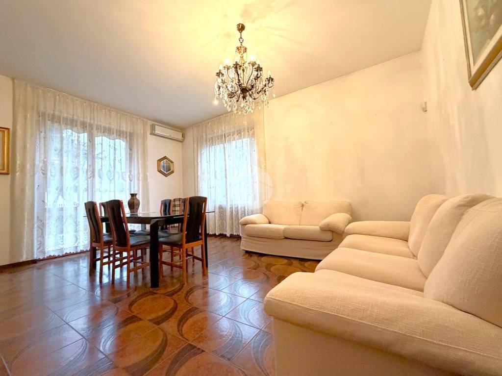 casa indipendente in vendita a Santo Stefano Ticino