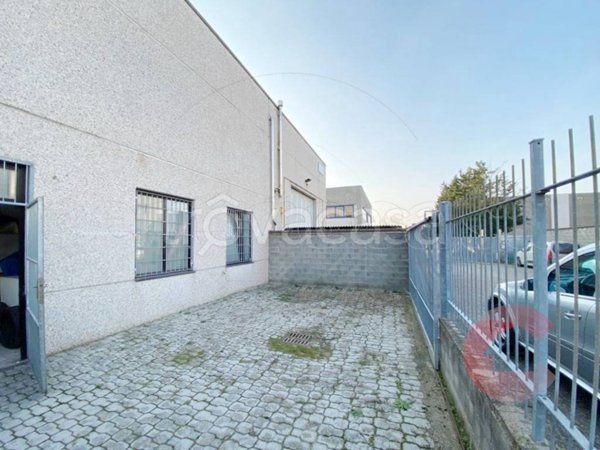 locale commerciale in vendita a Santo Stefano Ticino