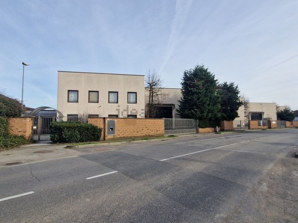 capannone in vendita a Santo Stefano Ticino