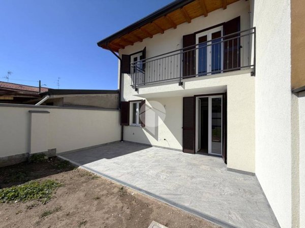 casa indipendente in vendita a Santo Stefano Ticino