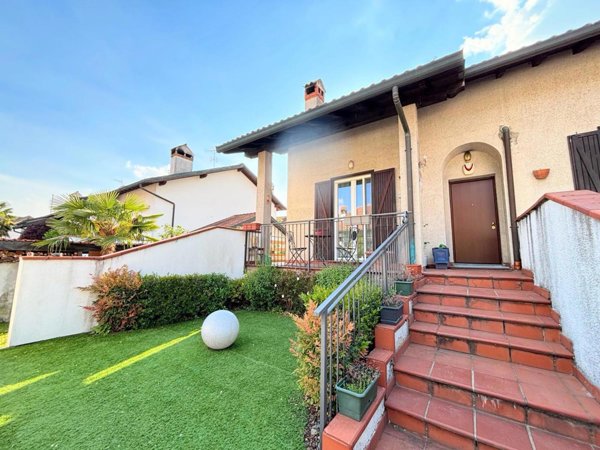 casa indipendente in vendita a Santo Stefano Ticino