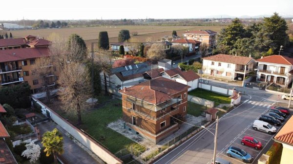 casa indipendente in vendita a Santo Stefano Ticino