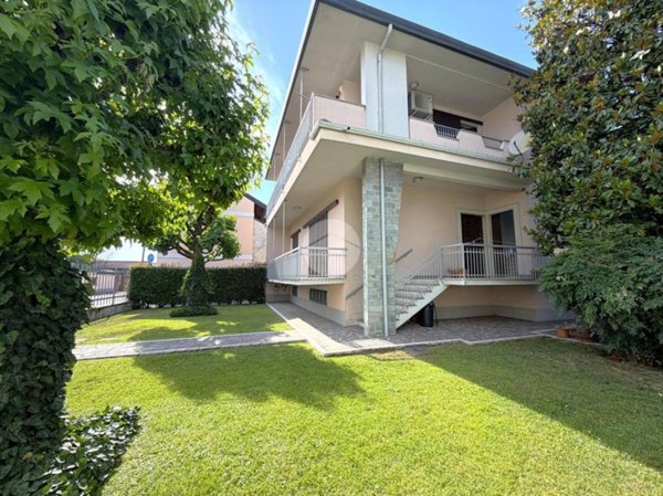 casa indipendente in vendita a Santo Stefano Ticino