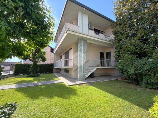 casa indipendente in vendita a Santo Stefano Ticino
