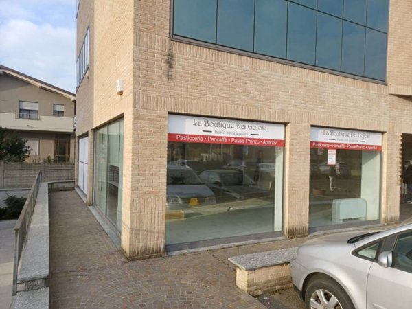 negozio in vendita a San Vittore Olona