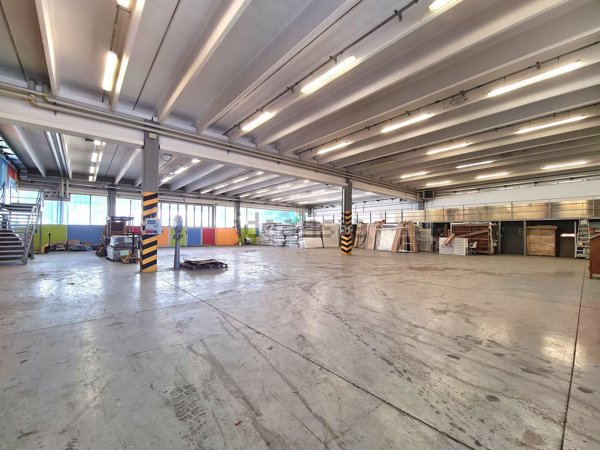 capannone in vendita a San Vittore Olona