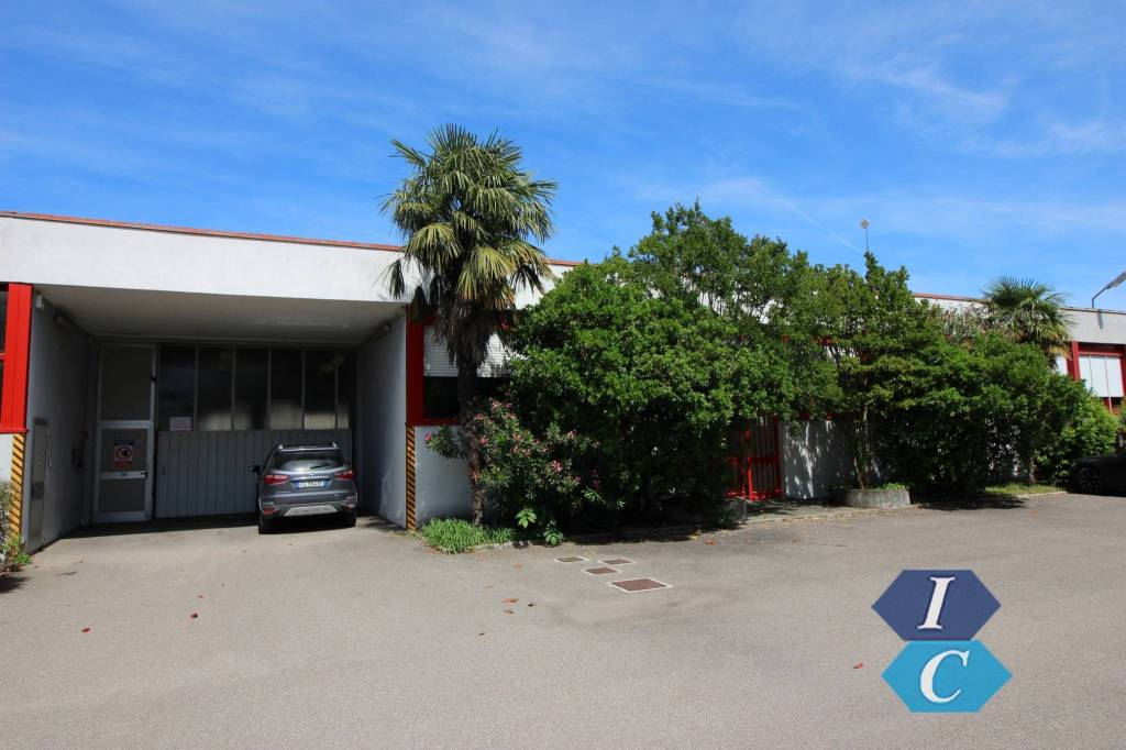 locale commerciale in vendita a San Vittore Olona