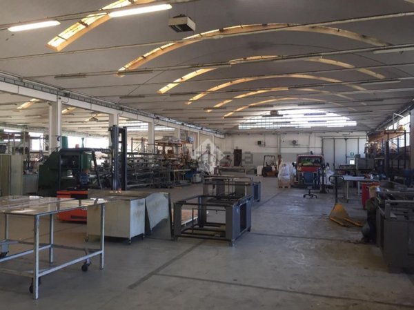 capannone in vendita a San Vittore Olona